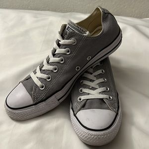 Converse chucks Grey and white Men’s size 7 - Women’s size 9 ALL STARS